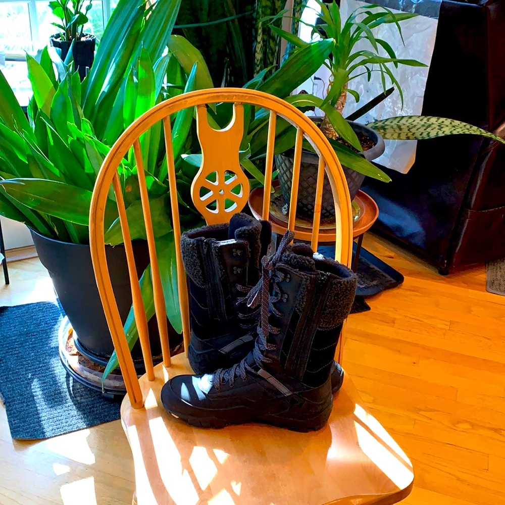 Merrell mid calf lace and zip up waterproof insulated boots with Vibram sole 8.3